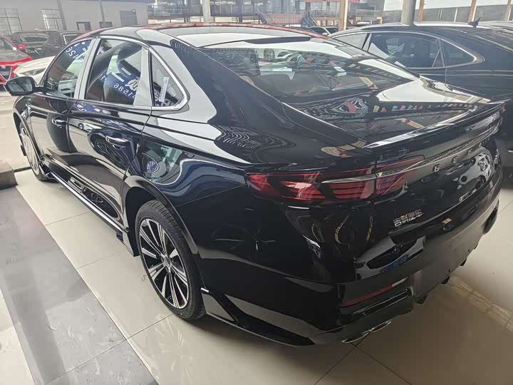 Фото 6 - Geely Preface