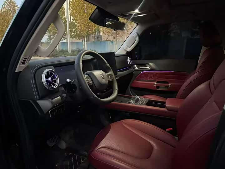 Фото 4 - Tank 300