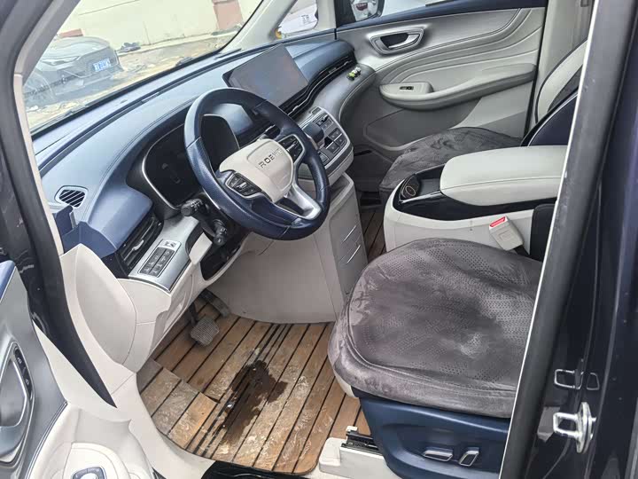 Фото 3 - Roewe iMax 8