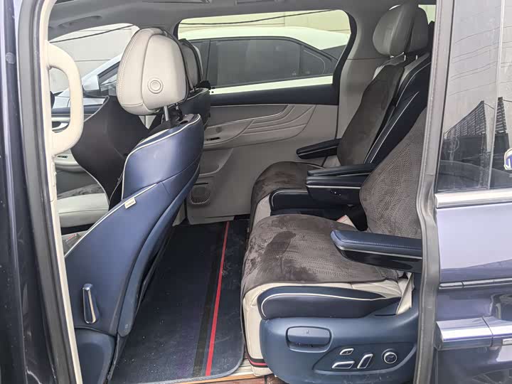 Фото 4 - Roewe iMax 8