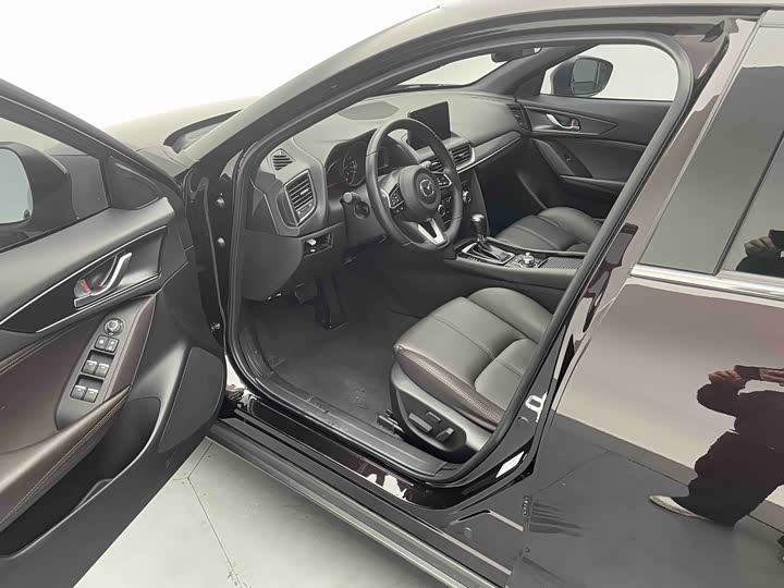 Фото 9 - Mazda CX-4