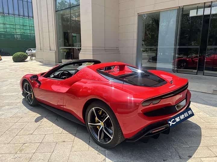 Фото 3 - Ferrari 296