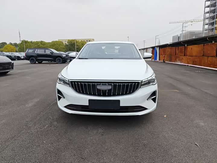 Фото 2 - Geely Emgrand