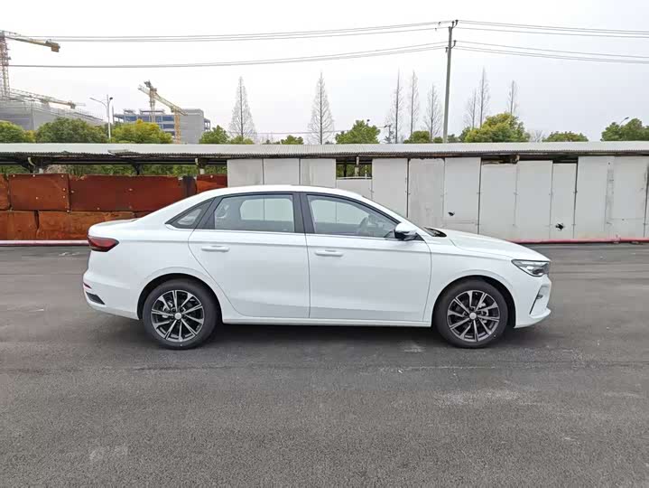 Фото 4 - Geely Emgrand