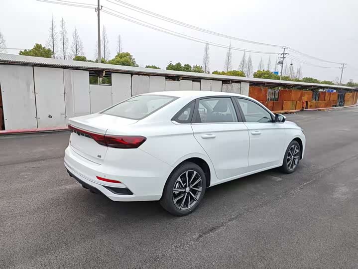 Фото 5 - Geely Emgrand