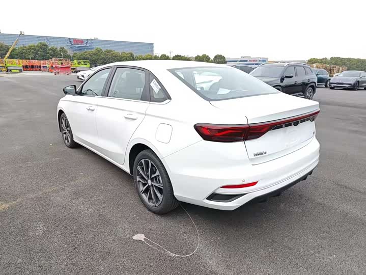 Фото 7 - Geely Emgrand