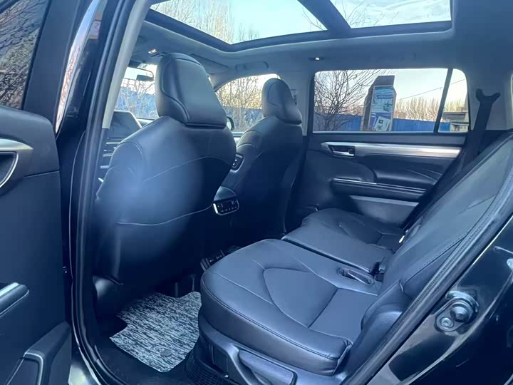 Фото 5 - Toyota Highlander