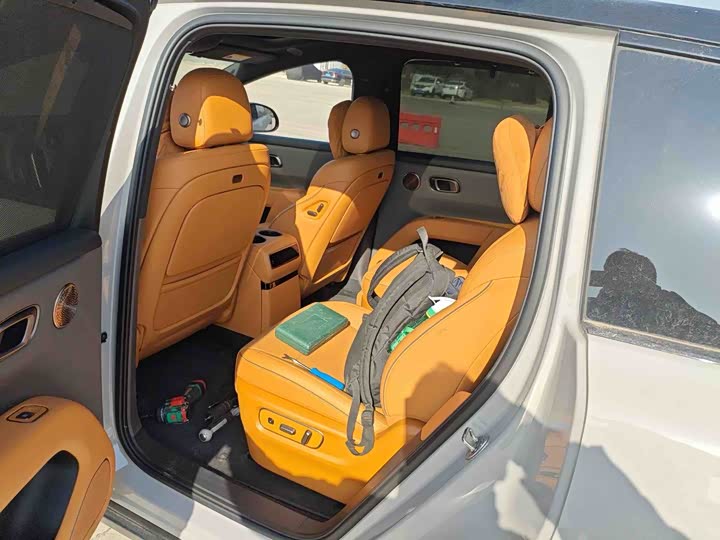 Фото 4 - LiXiang i8