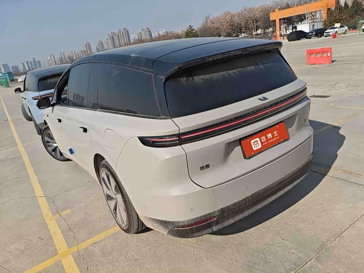 Фото 7 - LiXiang i8