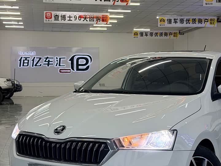 Фото 2 - Skoda Rapid