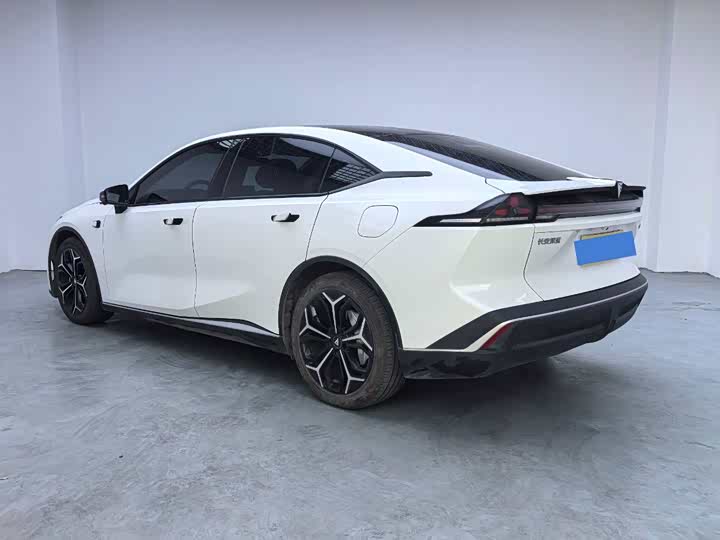 Фото 6 - Changan Deepal SL03