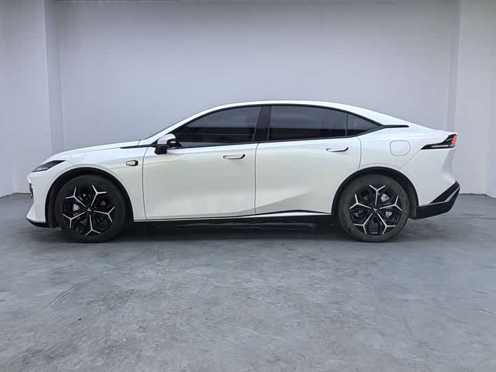 Фото 8 - Changan Deepal SL03