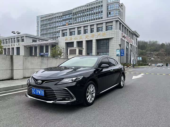 Фото 1 - Toyota Camry