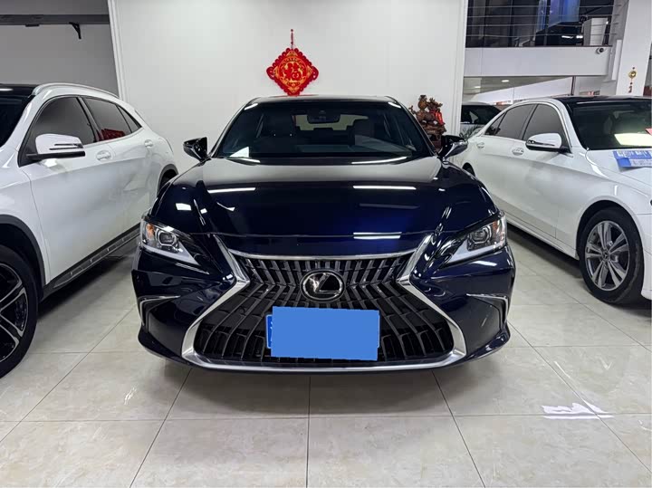 Фото 2 - Lexus ES