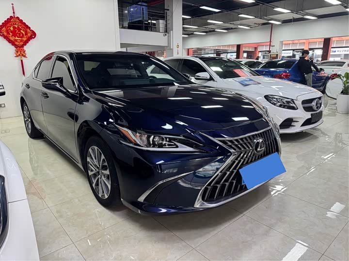 Фото 3 - Lexus ES