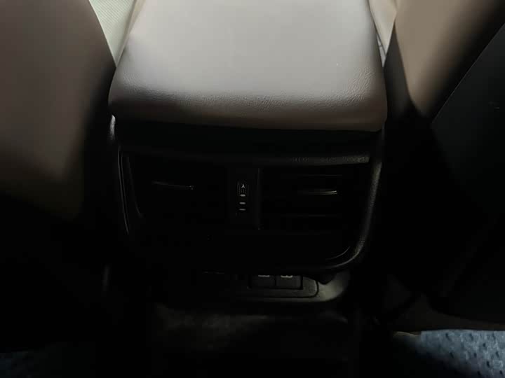 Фото 7 - Lexus ES