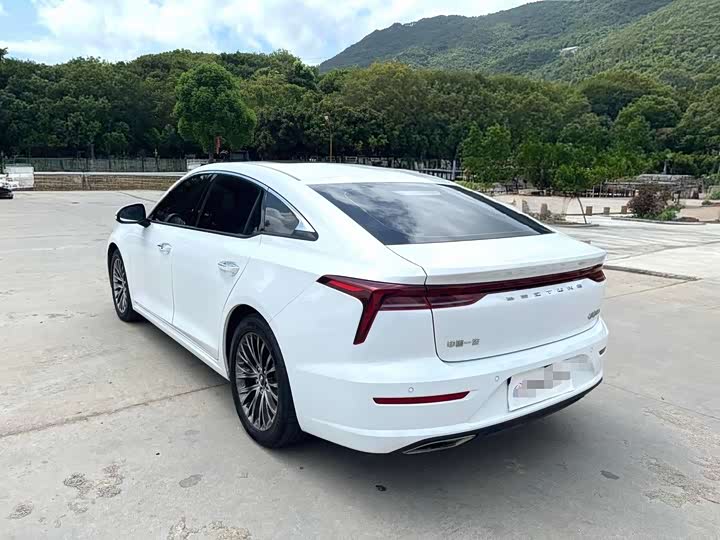 Фото 7 - Bestune B70