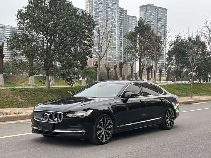 Фото 1 - Volvo S90