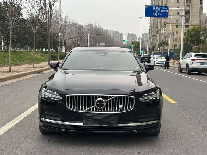 Фото 2 - Volvo S90