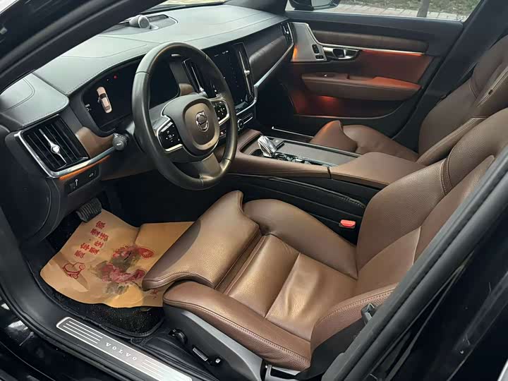 Фото 4 - Volvo S90