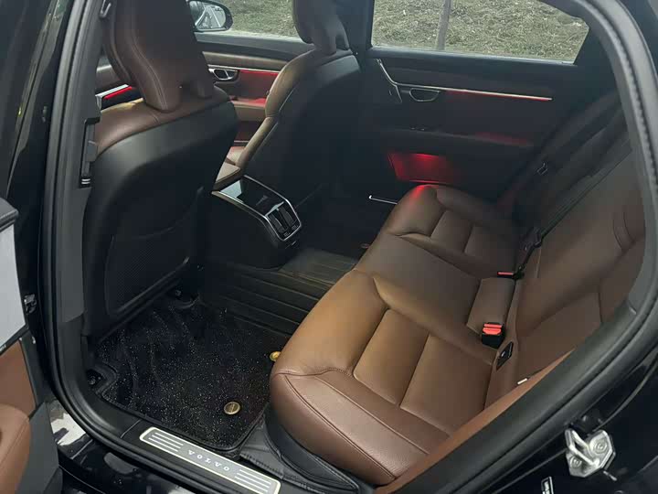 Фото 5 - Volvo S90