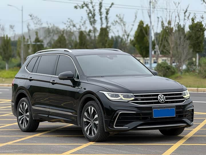 Фото 3 - Volkswagen Tiguan L Pro