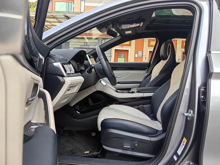 Photo 4 - BYD Song Plus Hybrid/EV