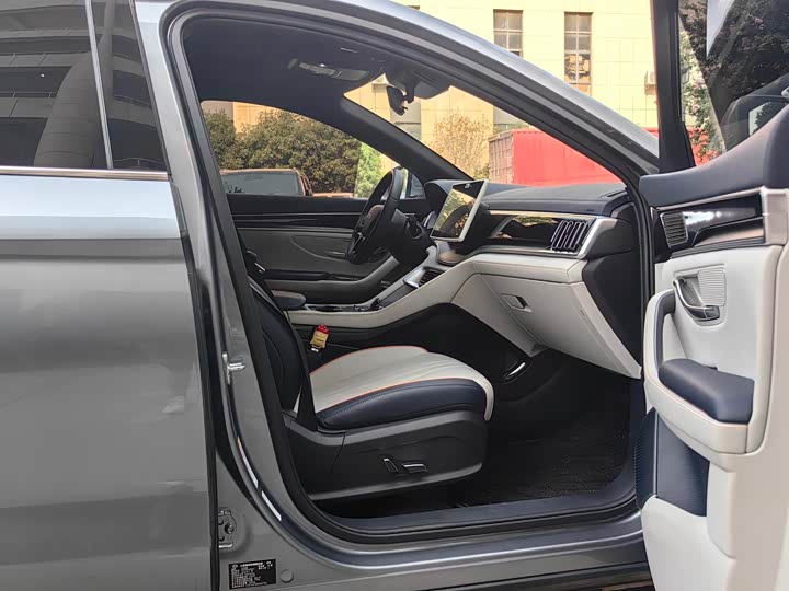 Photo 9 - BYD Song Plus Hybrid/EV