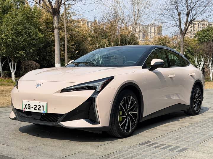 Фото 1 - BAIC Arcfox Alpha S5