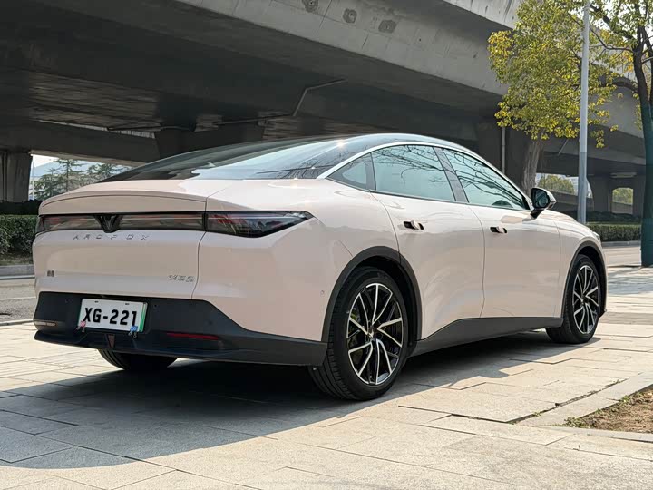 Фото 5 - BAIC Arcfox Alpha S5