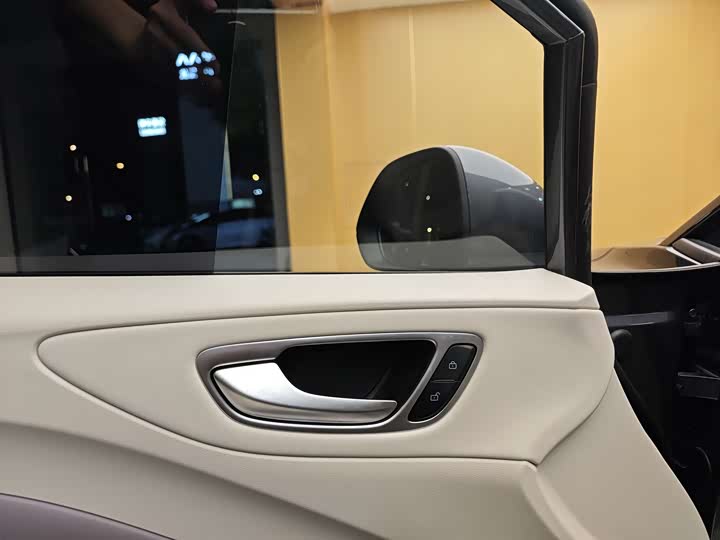 Фото 8 - MG Motor 4 EV