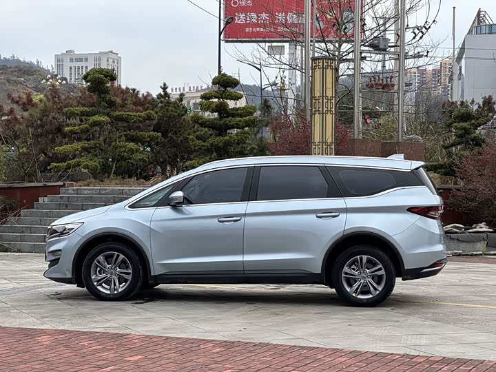 Фото 9 - Geely Jiaji