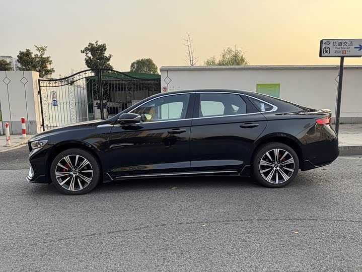 Фото 4 - Geely Preface