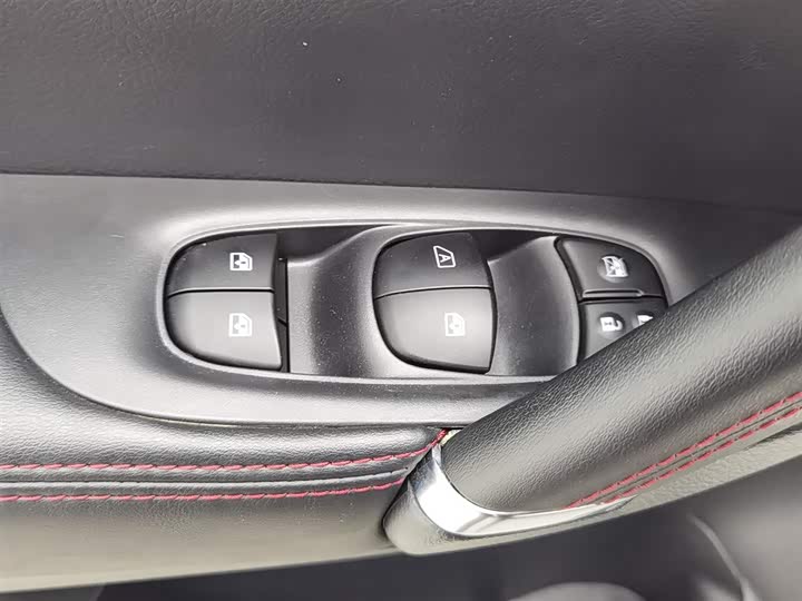 Фото 9 - Nissan Qashqai