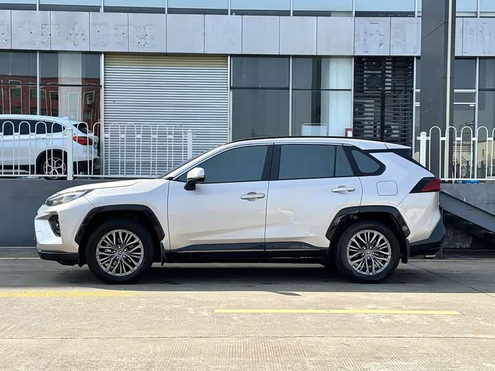 Photo 5 - Toyota Wildlander