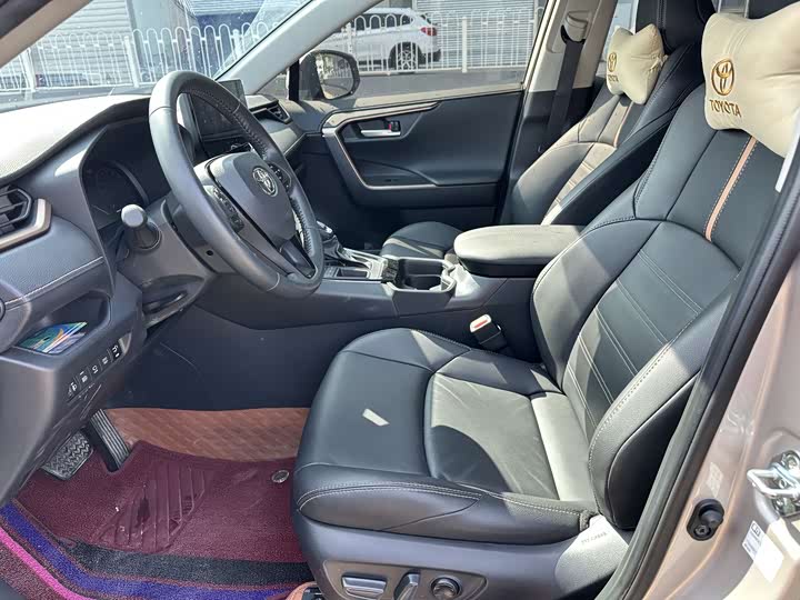 Photo 7 - Toyota Wildlander