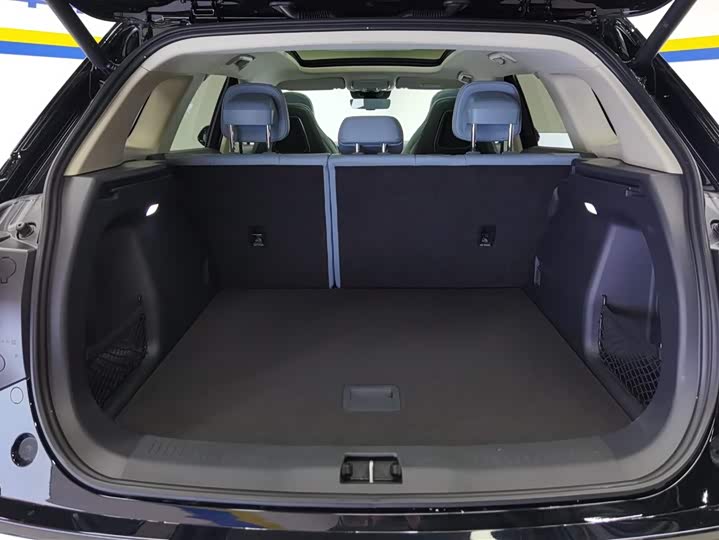 Photo 4 - Hongqi HS3 Hybrid