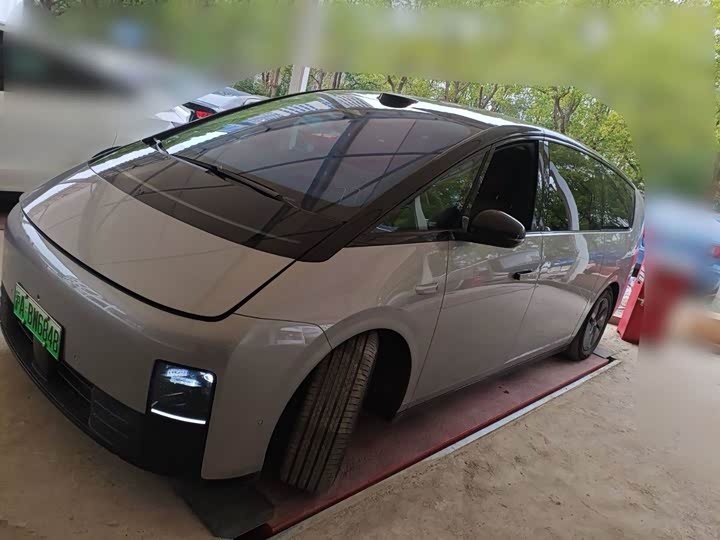 Фото 8 - LiXiang Mega