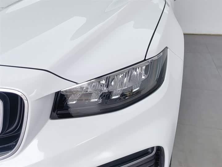 Фото 7 - Geely Atlas