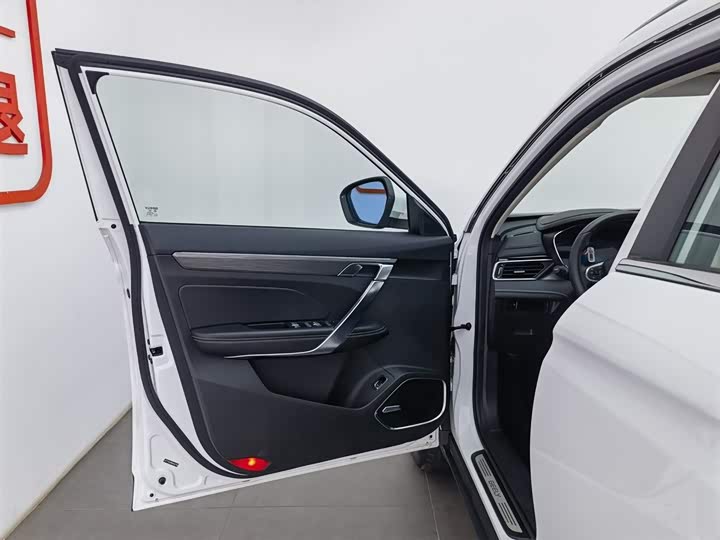 Фото 8 - Geely Atlas