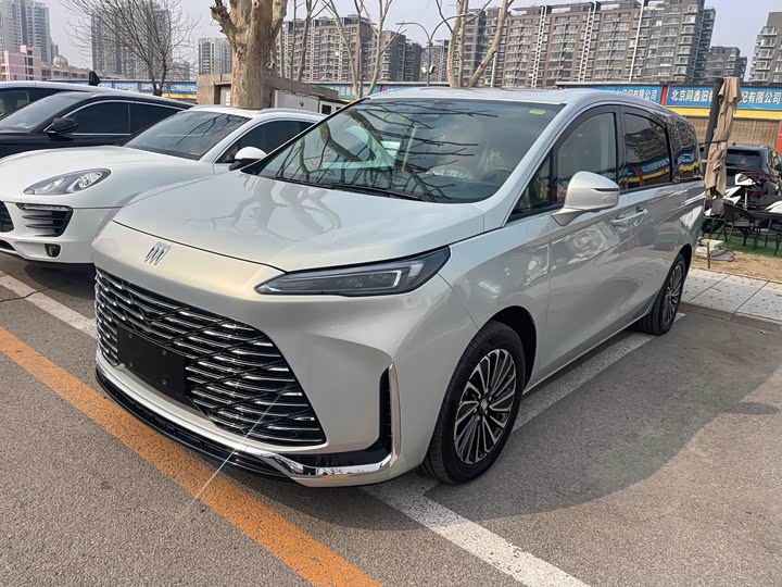 Photo 1 - Buick GL8 Hybrid