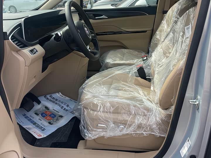 Photo 4 - Buick GL8 Hybrid