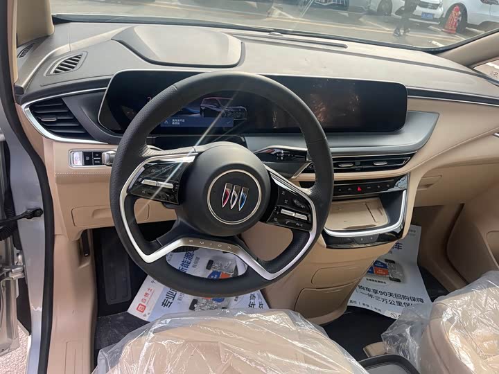 Photo 5 - Buick GL8 Hybrid