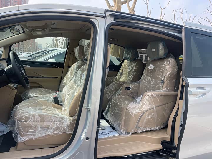 Photo 6 - Buick GL8 Hybrid