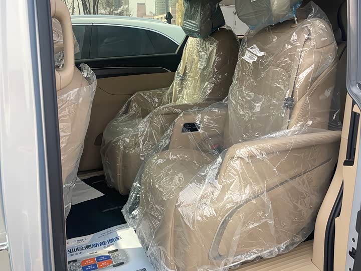 Photo 7 - Buick GL8 Hybrid