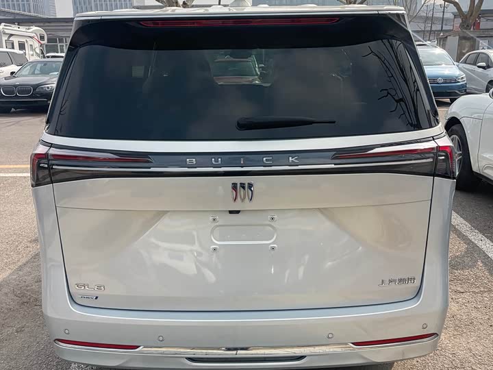 Photo 8 - Buick GL8 Hybrid