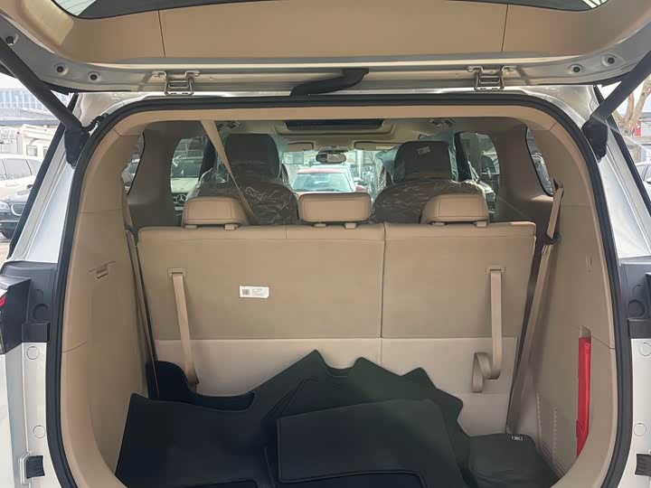 Photo 9 - Buick GL8 Hybrid