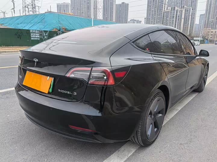 Фото 6 - Tesla Model 3