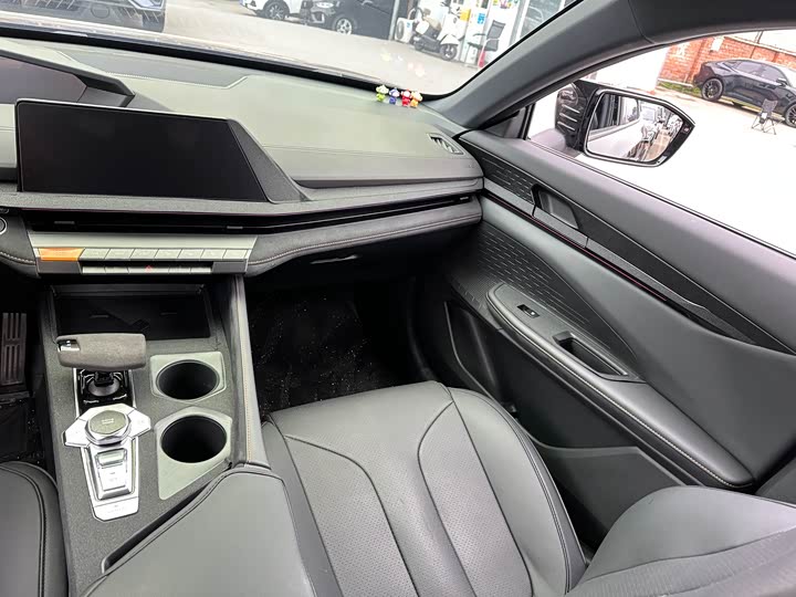 Photo 6 - Changan UNI-V