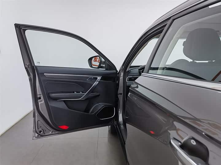 Фото 8 - Geely Atlas